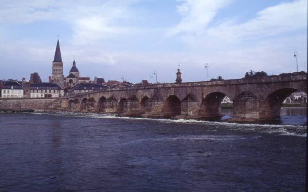 Le pont de la Charit-sur-Loire, actuellement